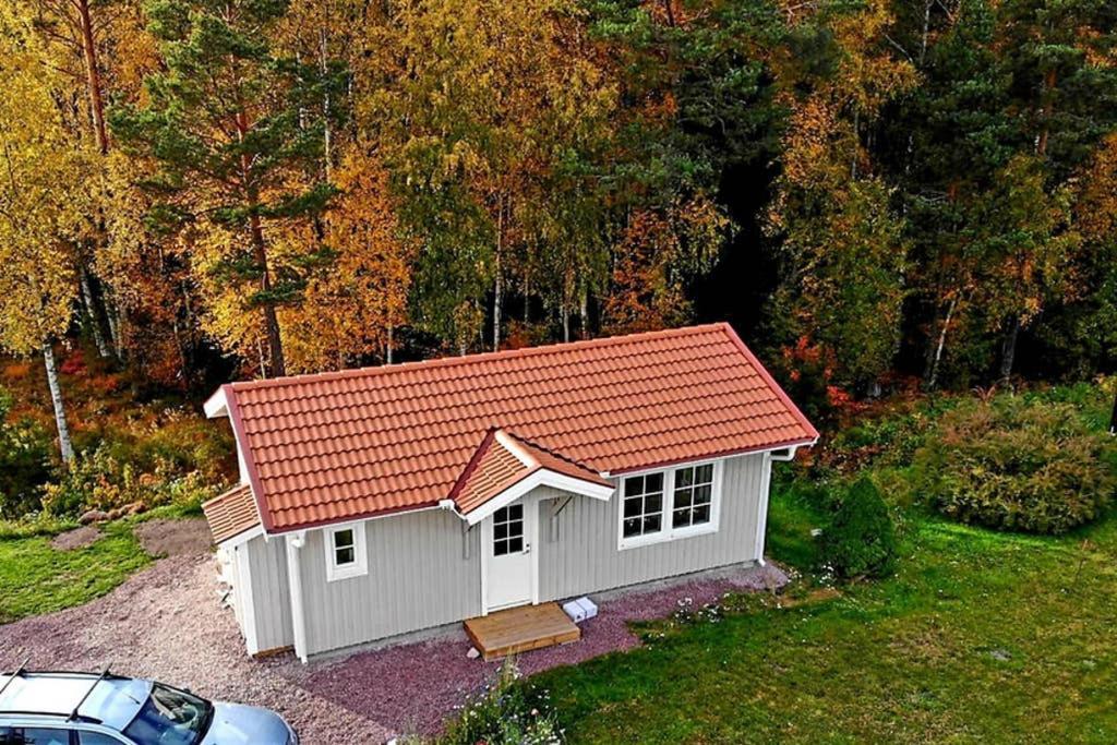 Nybyggd Stuga Intill Skogsbrynet - New Built Cottage Next To The Cowberry Forest Mora Exterior foto