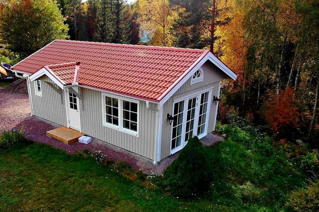 Nybyggd Stuga Intill Skogsbrynet - New Built Cottage Next To The Cowberry Forest Mora Exterior foto