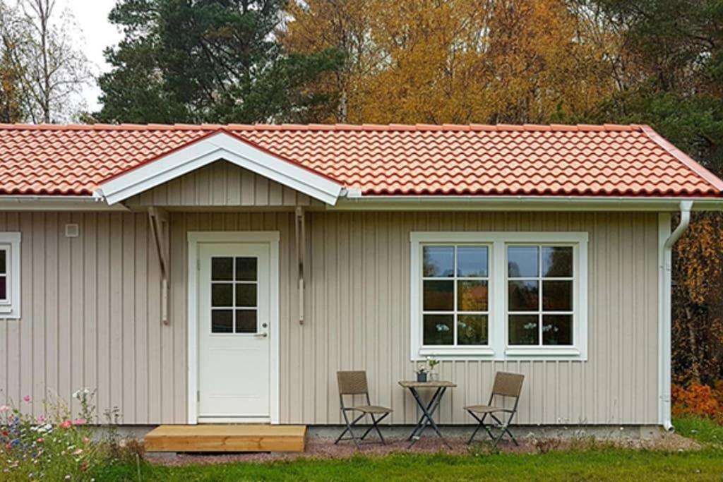 Nybyggd Stuga Intill Skogsbrynet - New Built Cottage Next To The Cowberry Forest Mora Exterior foto
